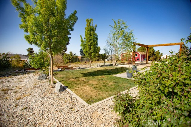 Detail Gallery Image 4 of 47 For 4392 Nielson Rd, Phelan,  CA 92371 - 4 Beds | 2 Baths