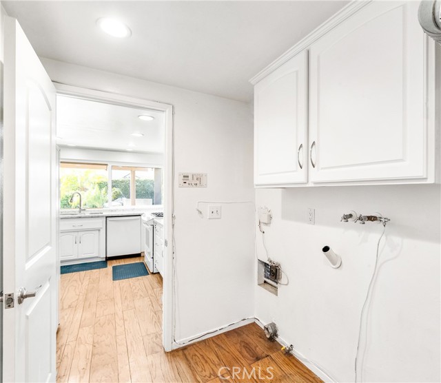 Detail Gallery Image 27 of 67 For 16293 Wayfarer Ln, Huntington Beach,  CA 92649 - 5 Beds | 3/1 Baths