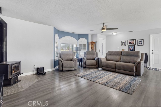 Detail Gallery Image 14 of 59 For 1237 Mono, Pinon Hills,  CA 92372 - 3 Beds | 2 Baths