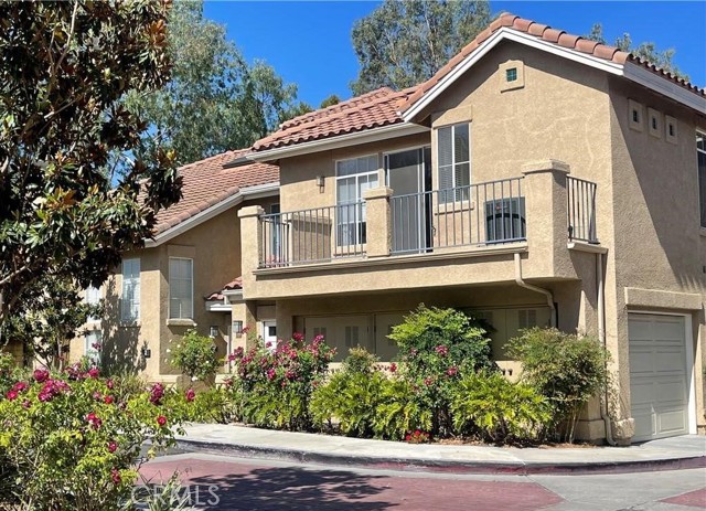 8215 E White Oak, Orange CA: https://media.crmls.org/medias/4062e23d-ab6f-400b-80b2-8843f9fc2b6f.jpg