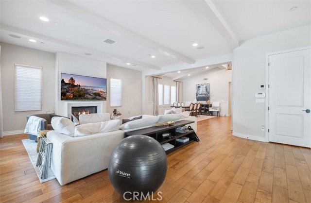 10 Shadybend, Irvine CA: https://media.crmls.org/medias/4063601a-0894-4986-ae00-84971670e557.jpg
