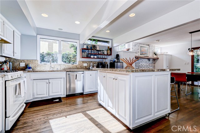 713 29th Street, Manhattan Beach, California 90266, 4 Bedrooms Bedrooms, ,2 BathroomsBathrooms,Residential,Sold,29th,SB24096062