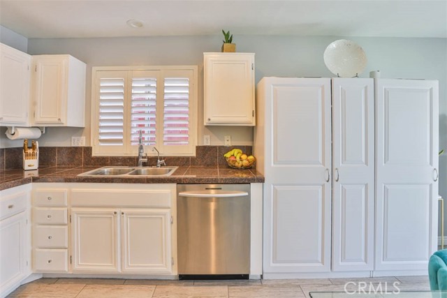 Detail Gallery Image 12 of 29 For 3132 Rowena Dr, Corona,  CA 92882 - 3 Beds | 2 Baths