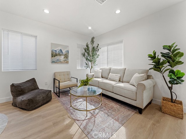 Detail Gallery Image 27 of 36 For 1411 W 7th St, Santa Ana,  CA 92703 - 6 Beds | 4 Baths