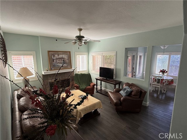 10237 Kernwood Court, Rancho Cucamonga CA: https://media.crmls.org/medias/40651e79-3da1-43cb-be75-c970e7d64db7.jpg