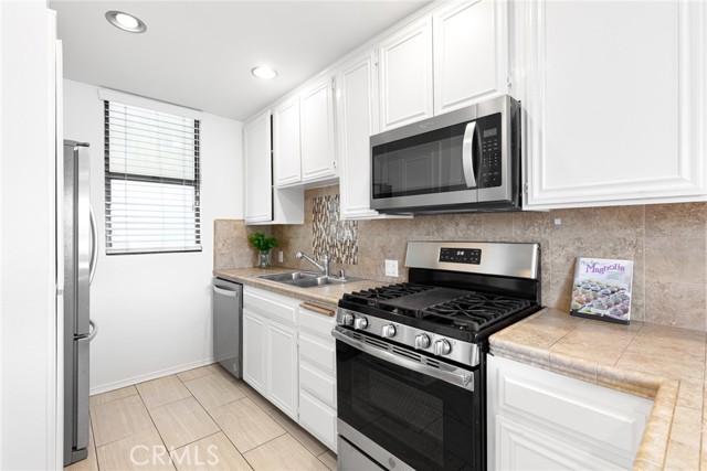 Detail Gallery Image 12 of 25 For 3832 Overland Ave #2,  Culver City,  CA 90232 - 2 Beds | 2/1 Baths