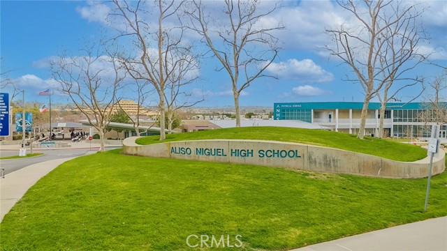 56 Egret Lane, Aliso Viejo CA: https://media.crmls.org/medias/40660fcb-28e0-4dd2-9efa-f1ec8a905c40.jpg