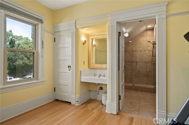 405 W Olive Avenue, Redlands CA: https://media.crmls.org/medias/40673f35-edad-4e07-8aaa-075c7396936f.jpg