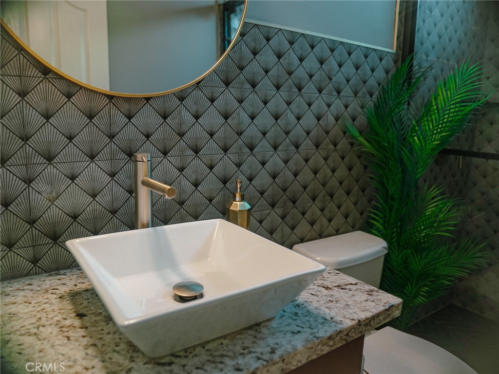 https://media.crmls.org/medias/40687eb0-e218-4ca0-bb9d-bcb1d26b4747.jpg?preset=X-Large