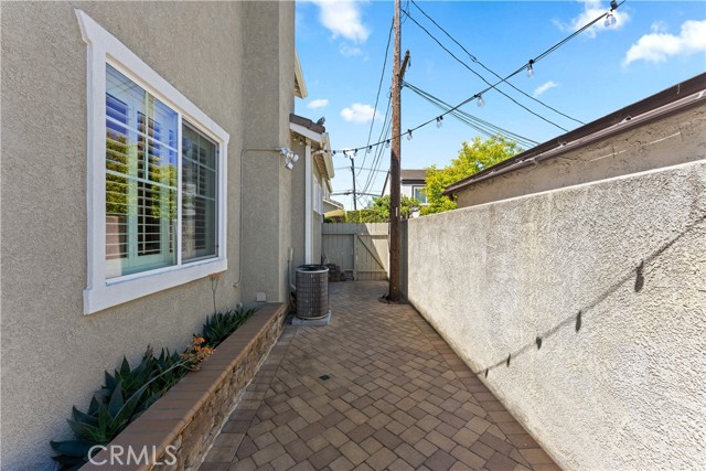 Image 29 of 33 For 8643 Belmont