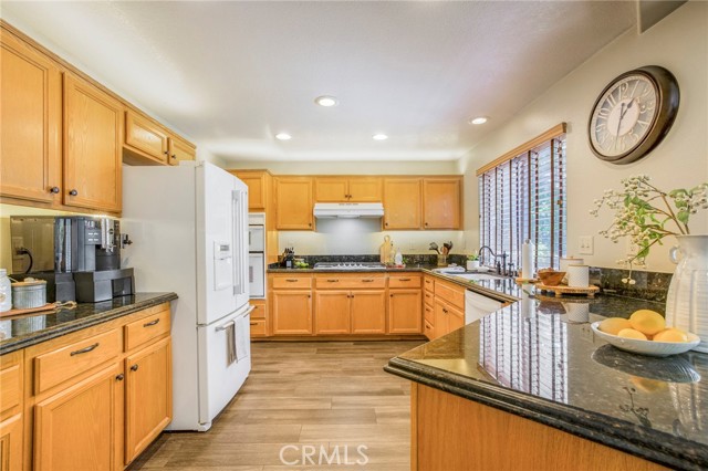 13139 Derby Avenue, Chino CA: https://media.crmls.org/medias/4068a815-9d97-4ef2-b167-c9af7e855364.jpg