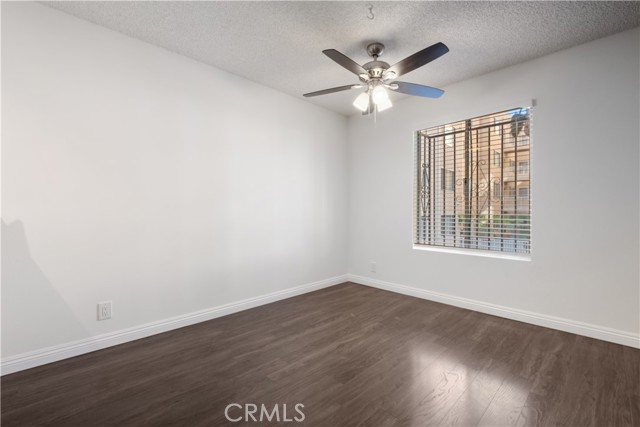 433 S Manhattan, Los Angeles CA: https://media.crmls.org/medias/40691999-e622-4171-87ab-1ef6070b8cc0.jpg
