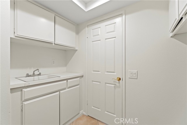 16 Harrisburg, Irvine CA: https://media.crmls.org/medias/406933e0-8997-4567-ab54-63e5dc56ebe9.jpg
