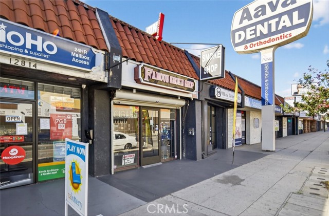 12816 Victory Boulevard, Valley Glen CA: https://media.crmls.org/medias/40698e6b-eaab-4369-8167-fde881669b7a.jpg