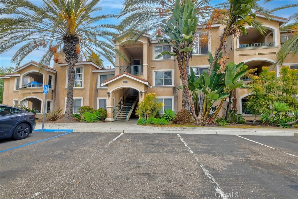 150 N River Circle #306