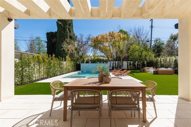 22640 Clarendon Street, Woodland Hills CA: https://media.crmls.org/medias/406b1857-6042-418f-8a27-fc0b5b624d3e.jpg
