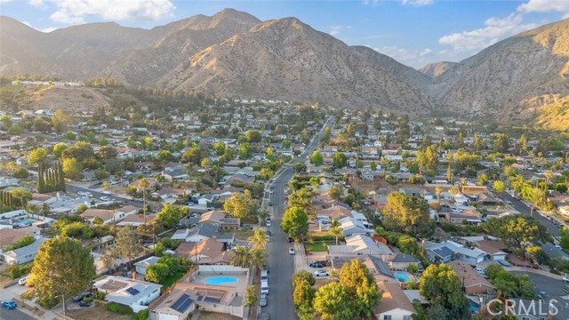 12750 Rajah Street, Sylmar CA: https://media.crmls.org/medias/406c8f4b-2d09-4282-8812-09c638663ace.jpg