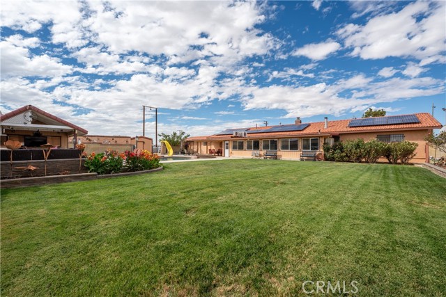 8212 E Avenue H, Lancaster CA: https://media.crmls.org/medias/406ca333-3f46-457c-881a-c8e45469377a.jpg