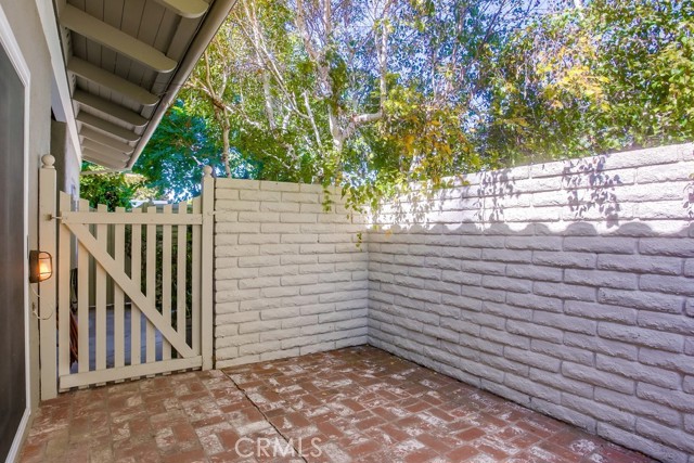 Private front enclosed courtyard off living room.