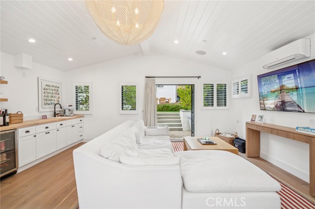 Detail Gallery Image 15 of 18 For 323 Magnolia Dr, Laguna Beach,  CA 92651 - 4 Beds | 3 Baths
