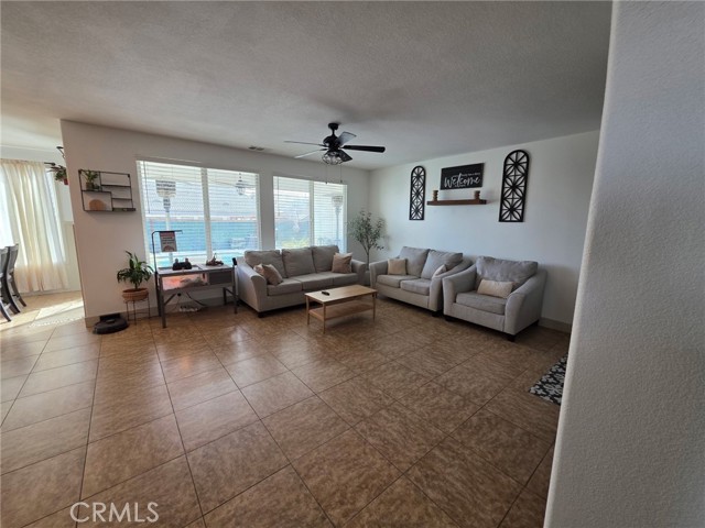 Detail Gallery Image 11 of 40 For 15895 Green Acres Ct, Victorville,  CA 92394 - 4 Beds | 2 Baths