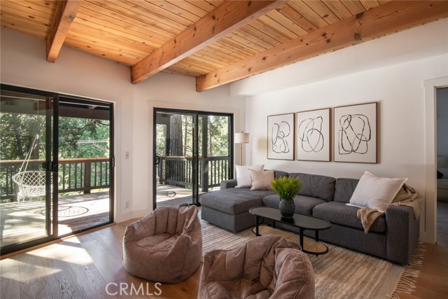Detail Gallery Image 15 of 31 For 109 N Grass Valley Rd, Lake Arrowhead,  CA 92352 - 3 Beds | 2 Baths