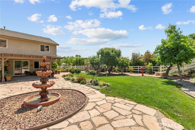 30444 Hidden Valley Court, Castaic CA: https://media.crmls.org/medias/406ed7c1-c1ae-41e5-b72e-ac22c7bc24e1.jpg
