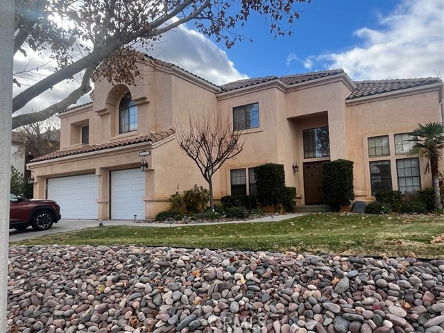 Detail Gallery Image 1 of 20 For 42339 Round Hill Dr, Lancaster,  CA 93536 - 5 Beds | 3 Baths