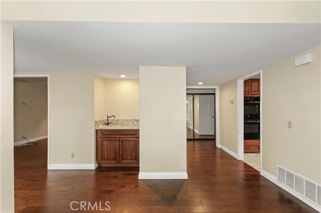 Detail Gallery Image 17 of 45 For 880 El Mirador, Upland,  CA 91784 - 2 Beds | 2/1 Baths