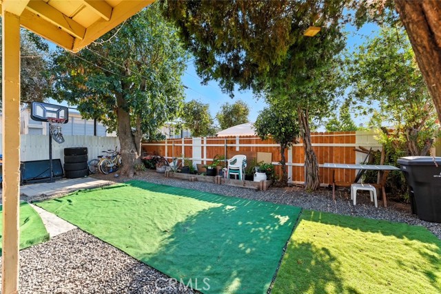 8876 Cypress Avenue, Riverside CA: https://media.crmls.org/medias/4070e325-72a1-49c4-9d4b-e0c3e9e37b1b.jpg