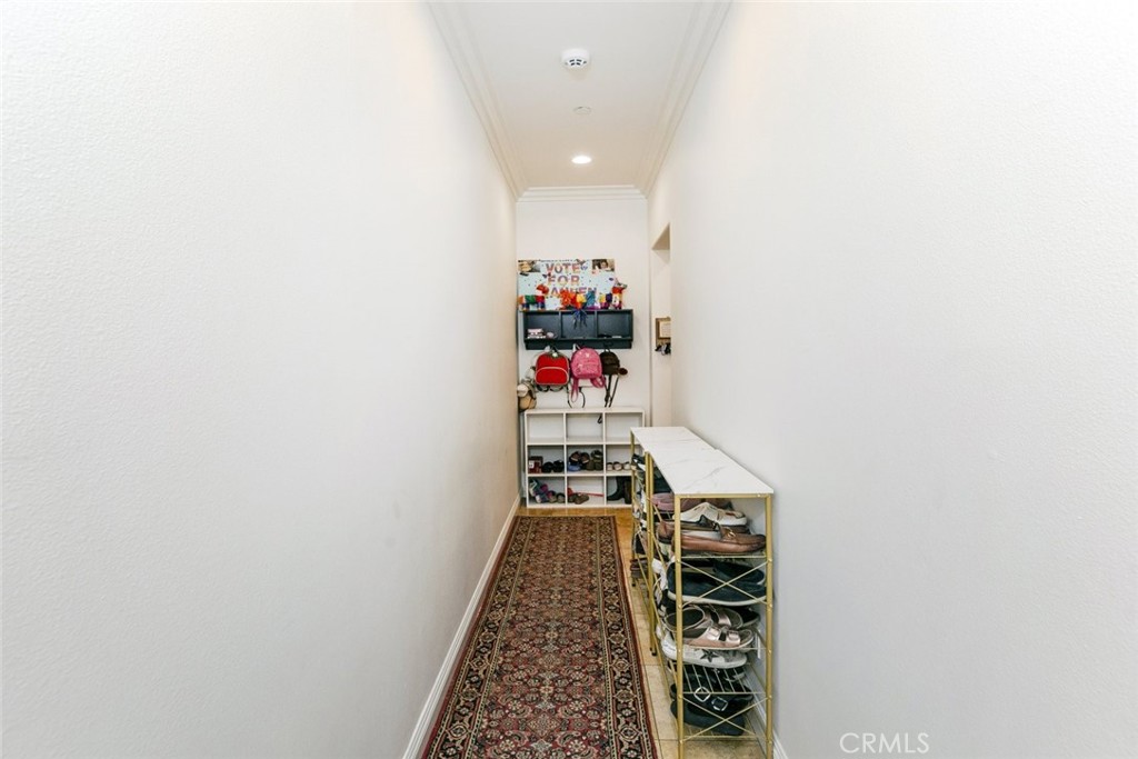 https://media.crmls.org/medias/4071b228-41f5-488b-b62b-76cdb0b5eaba.jpg?preset=X-Large