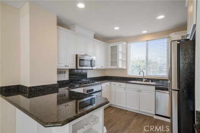 Detail Gallery Image 4 of 30 For 5562 W 190th St, Torrance,  CA 90503 - 3 Beds | 2/1 Baths