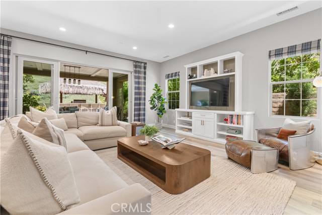 Detail Gallery Image 8 of 75 For 20 Entonar Rd, Rancho Mission Viejo,  CA 92694 - 4 Beds | 4/1 Baths