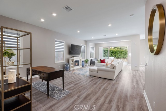 Detail Gallery Image 4 of 63 For 120 Gemini, Irvine,  CA 92618 - 4 Beds | 4/1 Baths