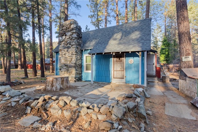 Detail Gallery Image 3 of 20 For 1376 Irene, Wrightwood,  CA 92397 - 2 Beds | 1 Baths