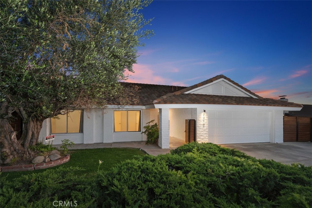 2310 E Orangeview