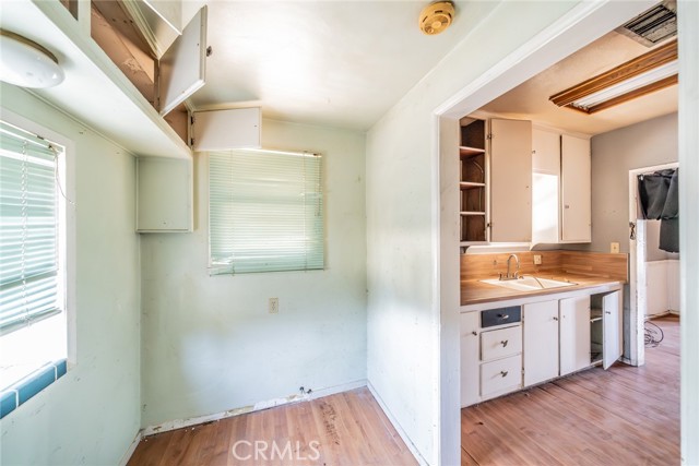 1964 Marlborough Avenue, Riverside CA: https://media.crmls.org/medias/40751ea1-13e5-4173-ba27-bb0d9d4b0a11.jpg