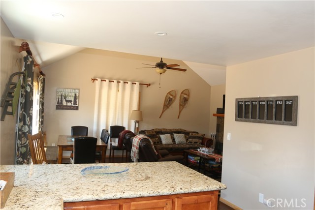 Detail Gallery Image 6 of 30 For 39039 Bayview Ln, Big Bear Lake,  CA 92315 - 3 Beds | 2 Baths