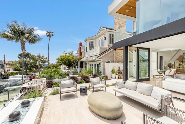 Detail Gallery Image 5 of 61 For 221 Heliotrope Ave, Corona Del Mar,  CA 92625 - 4 Beds | 5/1 Baths
