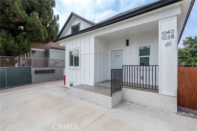 1038 E 53rd Street, Los Angeles CA: https://media.crmls.org/medias/407649d1-8ba5-4a6a-8227-f5a1aabc0eb0.jpg