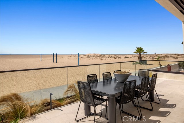 706 W Oceanfront, Newport Beach CA: https://media.crmls.org/medias/40765f33-7434-4d43-a2cd-007d00993036.jpg