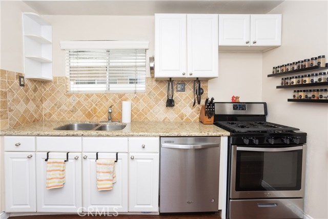 1012 Temple Ave, Long Beach CA: https://media.crmls.org/medias/4076df9d-6c59-446f-8e6c-74a60de9e2a6.jpg
