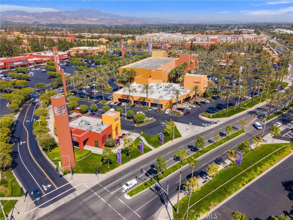 https://media.crmls.org/medias/40777c5d-6d92-404e-910c-7192df24a913.jpg?preset=X-Large