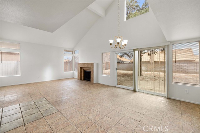 Detail Gallery Image 3 of 26 For 43718 Byron Dr, Lancaster,  CA 93535 - 4 Beds | 2/1 Baths