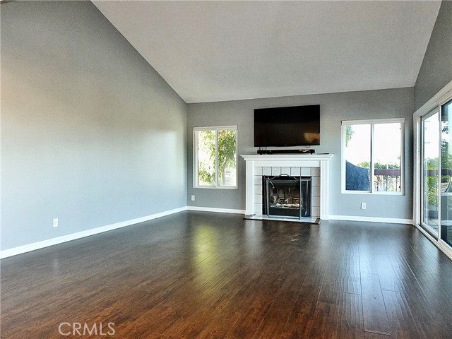 Detail Gallery Image 3 of 25 For 3600 E 4th #305,  Long Beach,  CA 90814 - 2 Beds | 2 Baths