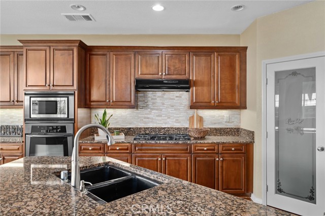 Detail Gallery Image 21 of 45 For 5073 Snowberry Dr, Fontana,  CA 92336 - 5 Beds | 4/1 Baths