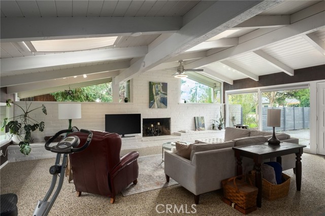 Detail Gallery Image 9 of 39 For 1264 W Celeste, Fresno,  CA 93711 - 4 Beds | 3 Baths