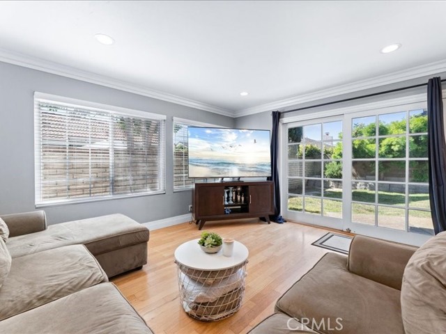 Detail Gallery Image 15 of 42 For 8871 Dorsett Dr, Huntington Beach,  CA 92646 - 4 Beds | 3 Baths