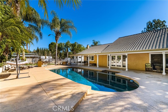 17927 Sun Hill Drive, Yorba Linda CA: https://media.crmls.org/medias/407c7c7a-aa57-4400-85e0-0307fe06321a.jpg