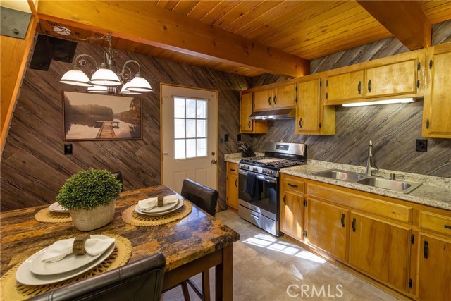 726 Elysian Boulevard, Big Bear City CA: https://media.crmls.org/medias/407cb5f1-2b47-4edd-ab35-d183533aeb68.jpg